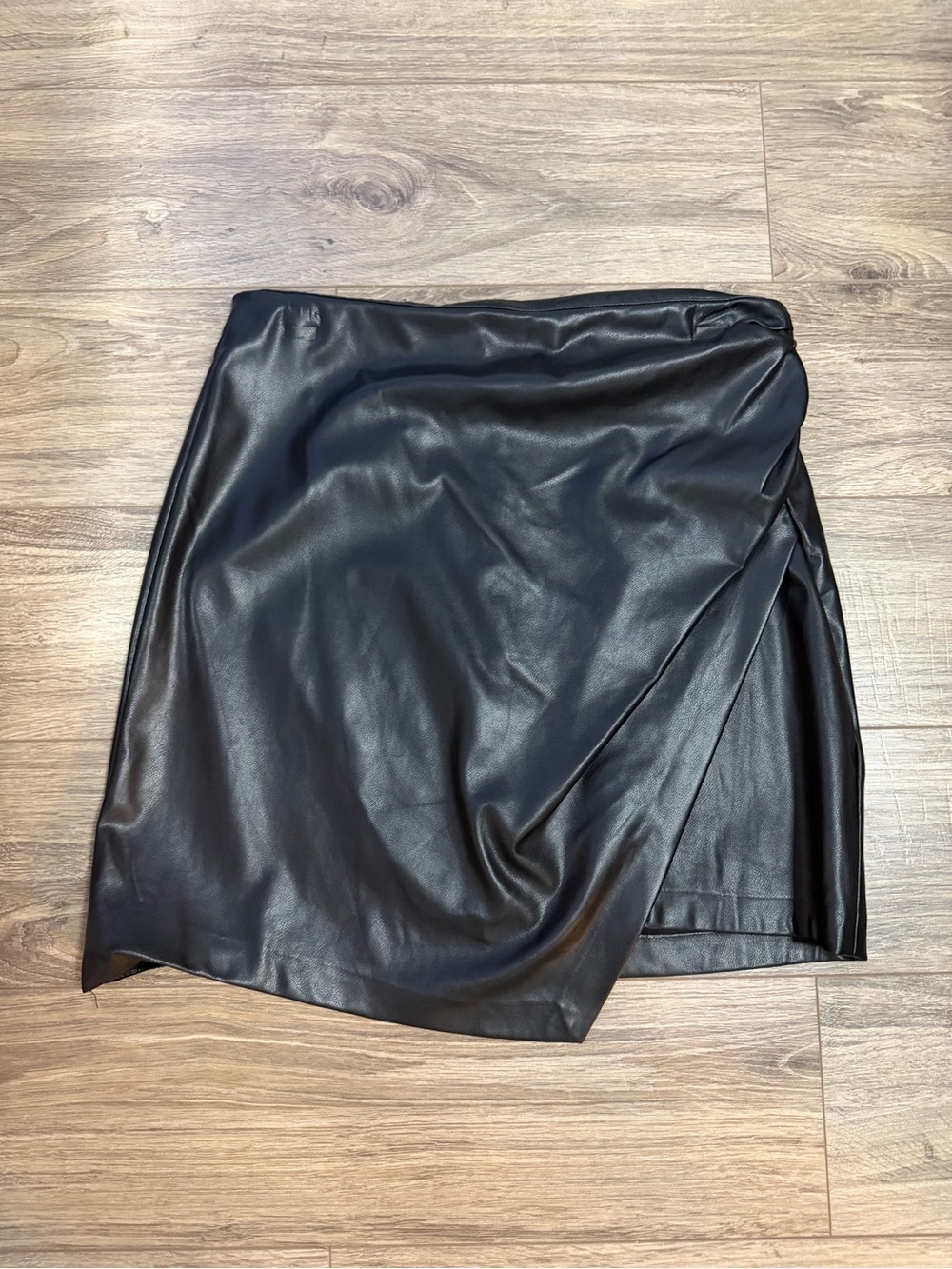 DKNY Black Faux Leather Wrap-Style Mini Skirt size 10 but more like 12